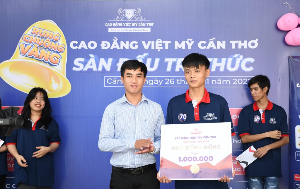 GIẢI ĐỒNG: Phan Thành Đạt Rung chuông vàng Sàn đấu tri thức 2022