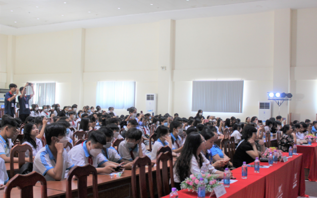 Workshop: “Thành tựu tuổi 19 – Hướng đi khác biệt tại Cao đẳng Việt Mỹ Cần Thơ”