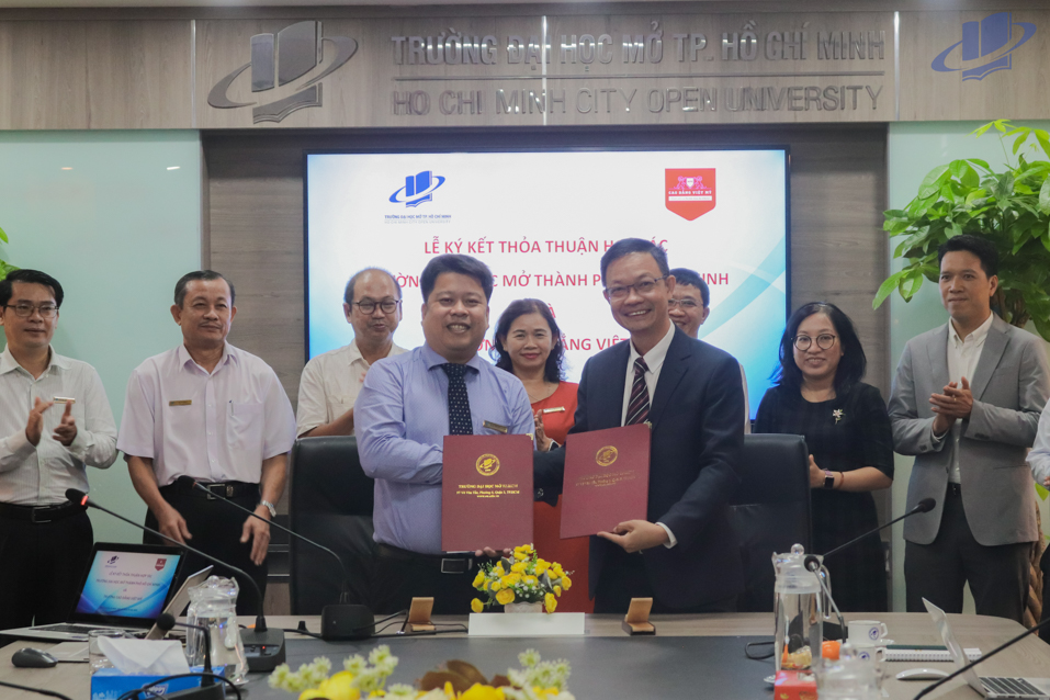 Cao đẳng Việt Mỹ ký MOU ĐH Mở TP HCM, tạo ưu thế chuyển tiếp đại học cho sinh viên