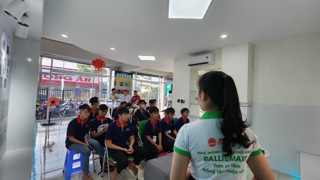 sinh-vien-quan-tri-ban-hang-thuc-hoc-tai-doanh-nghiep sinh-vien-quan-tri-ban-hang-thuc-hoc-tai-doanh-nghiep