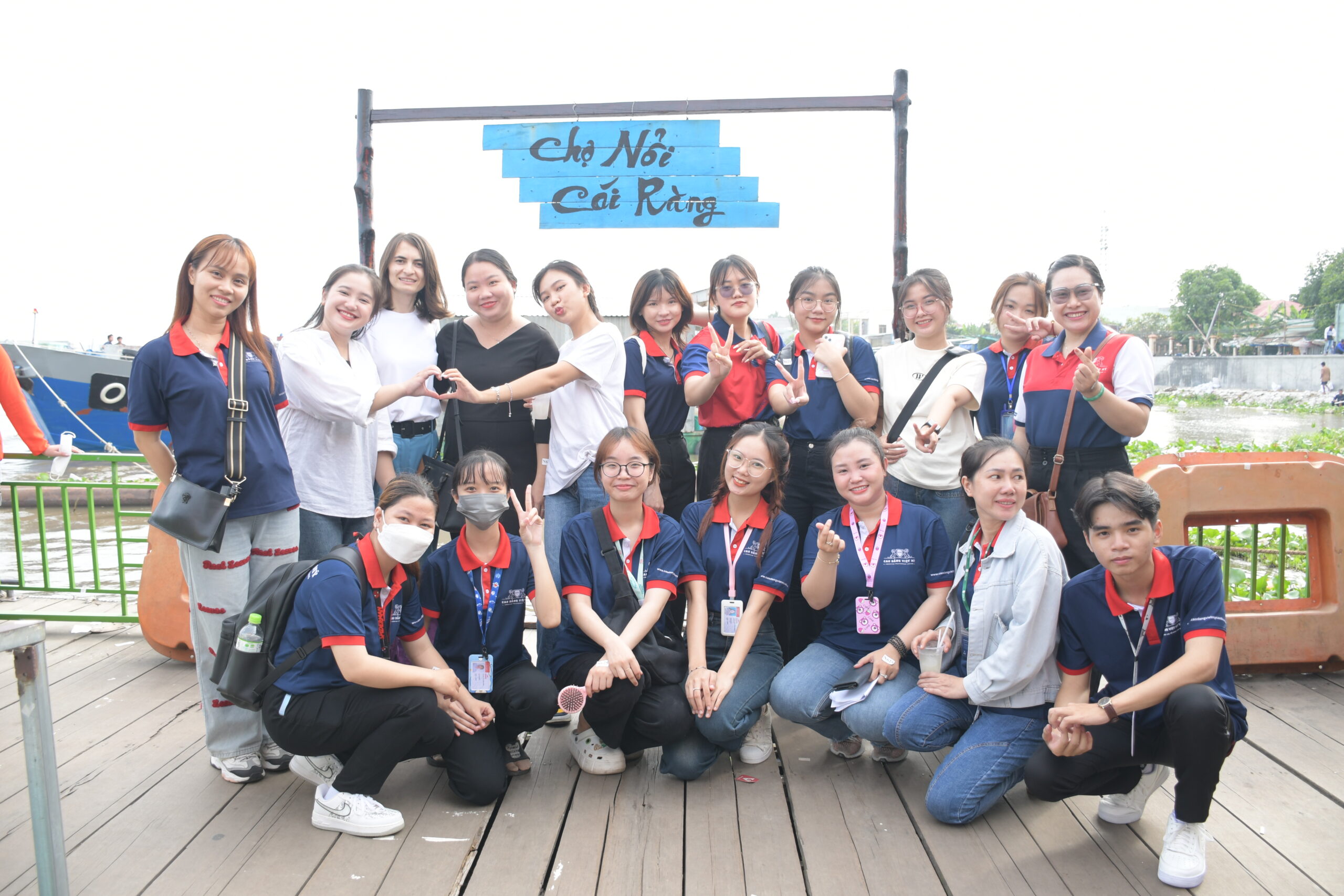 Sinh viên Quản trị du lịch và lữ hành học tập thực tế