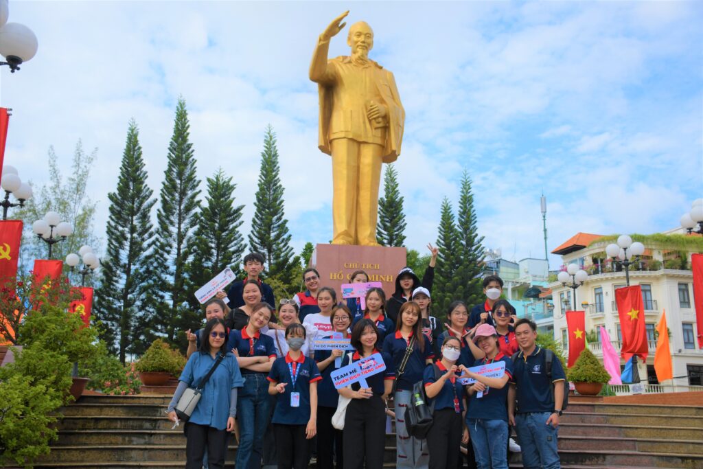 sinh-vien-du-lich-lu-hanh-hoc-tap-thuc-te